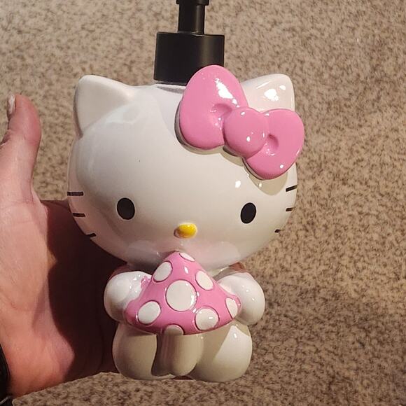 Hello Kitty Soap / Lotion Dispenser Bundle Set
